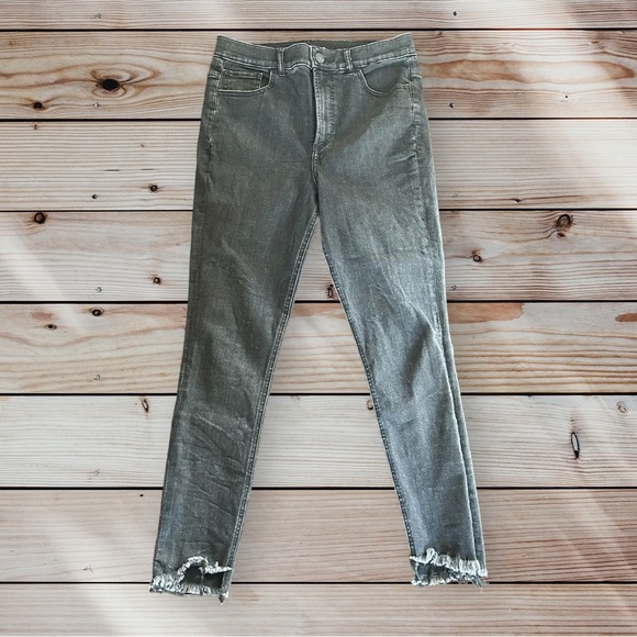 Express Denim - EXPRESS Women’s Super High Rise Ankle Legging Jeans Frayed Hem in Black